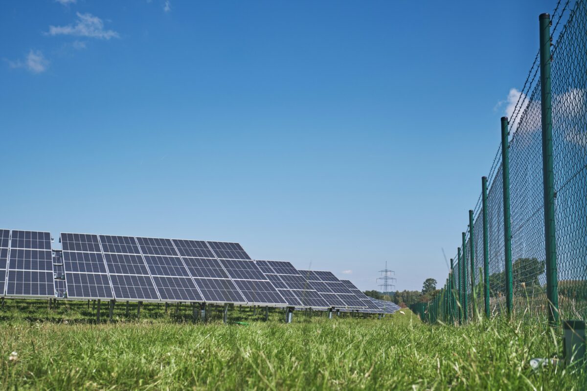 Tarifas de importação de painéis solares aumentam os preços dos módulos